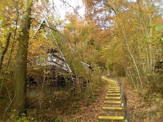 Quaint Chalet in Petithan With Roofed Swimming Pool