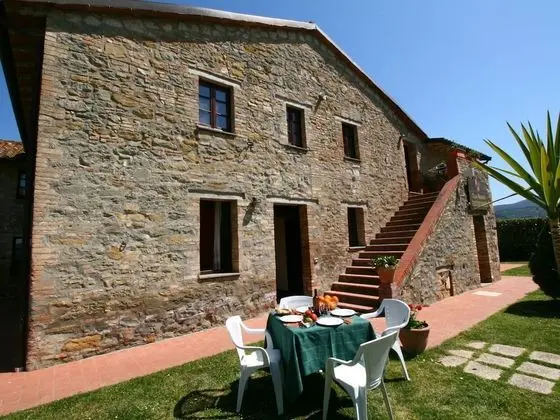 Quaint Cottage in Magione With Swimming Pool