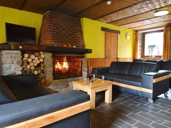 Quaint Cottage In Petite Langlire with Hot Tub