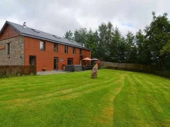 Quaint Cottage In Petite Langlire with Hot Tub