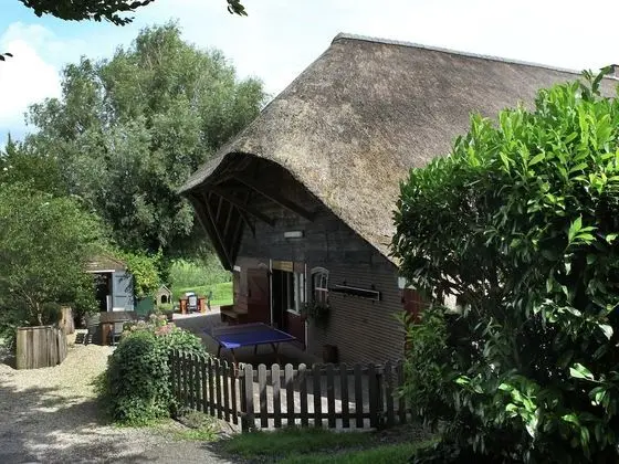 Quaint Farmhouse near River in Oosterwijk