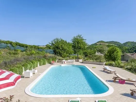 Quaint Holiday Home in Belforte All'isauro With Pool - Havuz