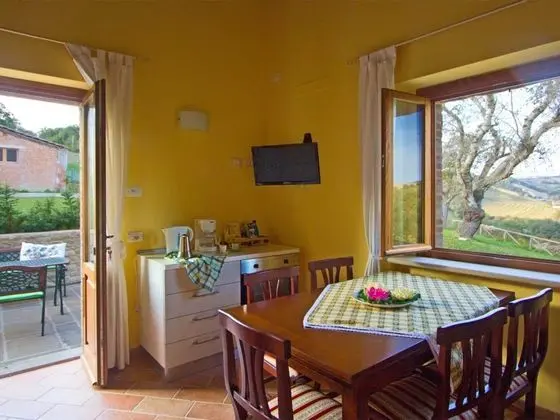 Quaint Holiday Home in Belforte All'isauro With Pool - Yerinde Yemek