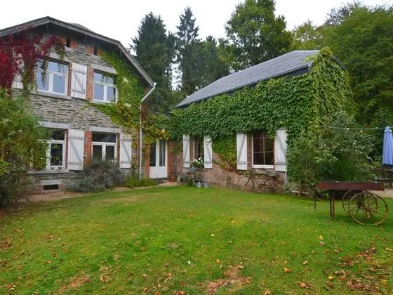 Quaint Holiday Home in Bièvre With Terrace - Dış Mekan
