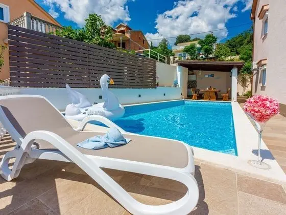 Quaint Holiday Home in Crikvenica With Sea View - Havuz