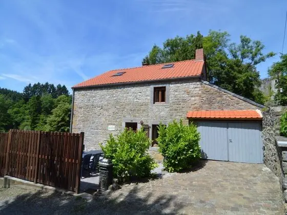 Quaint Holiday Home in Falaën at the Foot of the Ruins of Montaigle - Dış Mekan
