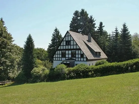 Quaint Holiday Home near Ski Area in Neuastenberg - Dış Mekan