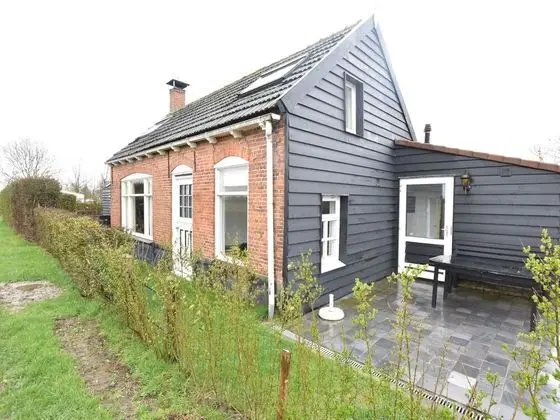 Quaint Holiday Home in Nieuwvliet-Bad near Sea Beach