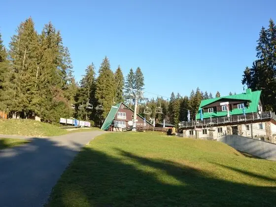 Quaint Holiday Home in Železná Ruda near Ski Area - Havuz