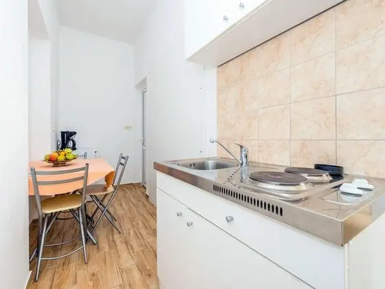 Quaint Mansion With Terrace in Dubrovnik - Mutfak