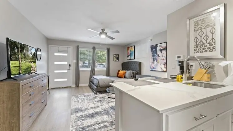 Quaint Studio Close to Downtown and Domain