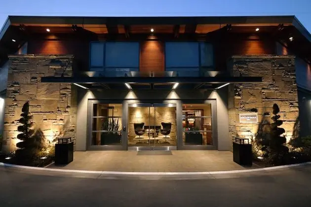 Qualicum Beach Inn - Dış Mekan