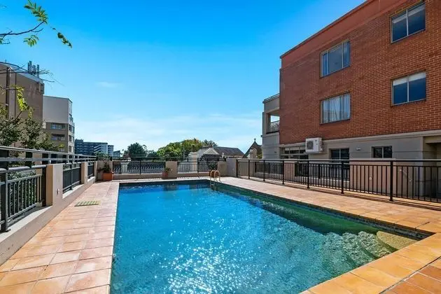 Quality Apartments Camperdown - Havuz