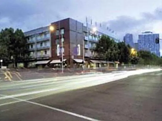 Quality Hotel Downtowner on Lygon