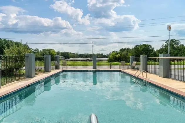 Quality Inn Adairsville - Havuz