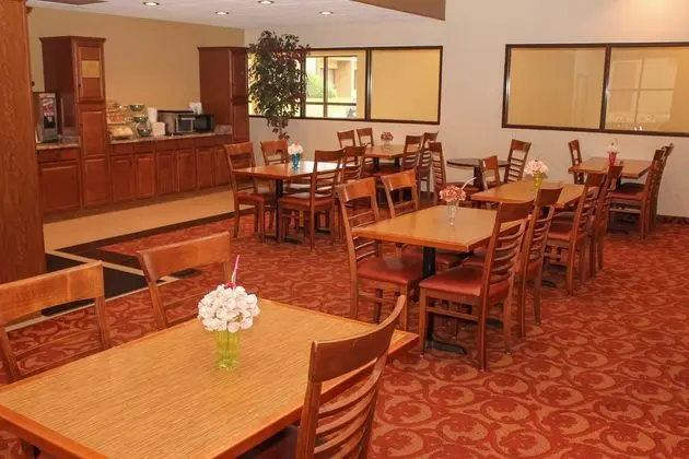 Quality Inn Airport Buffalo - Kahvaltı