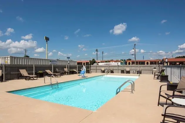 Quality Inn Arkadelphia - University Area - Havuz