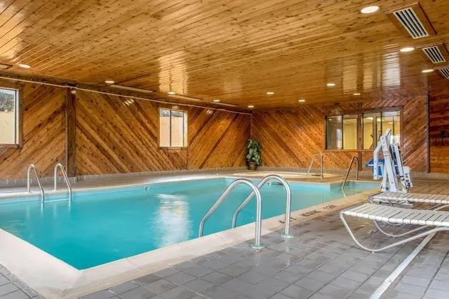 Quality Inn Bloomington near University - Havuz