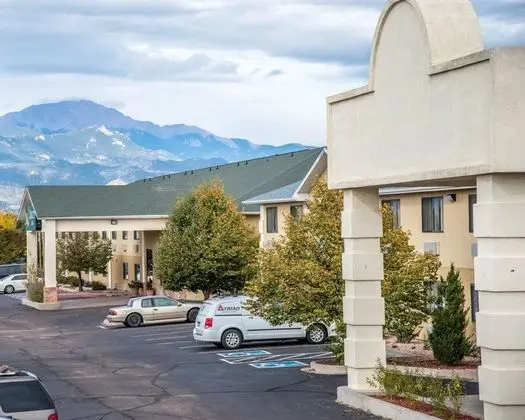 Quality Inn Colorado Springs - Dış Mekan