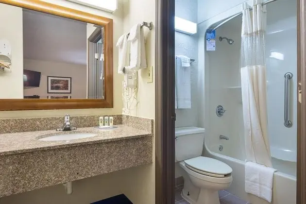 Quality Inn Commerce