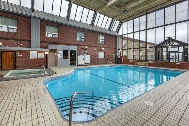 Quality Inn & Conference Centre - Havuz