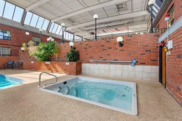 Quality Inn & Conference Centre - Havuz
