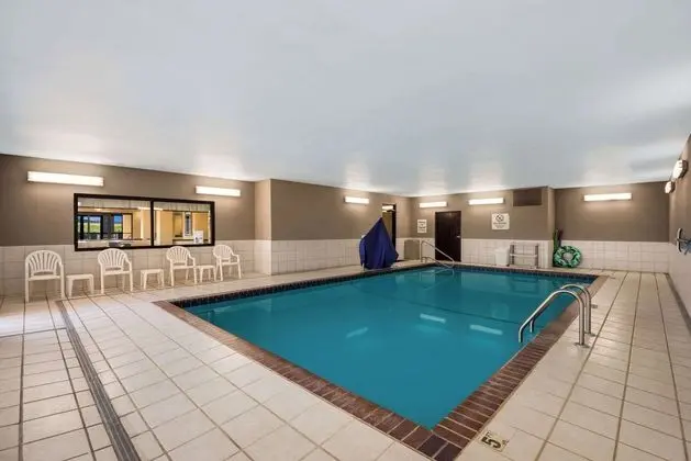 Quality Inn - Havuz