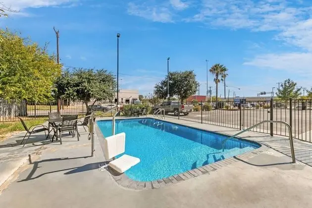 Quality Inn Downtown - near Market Square - Havuz