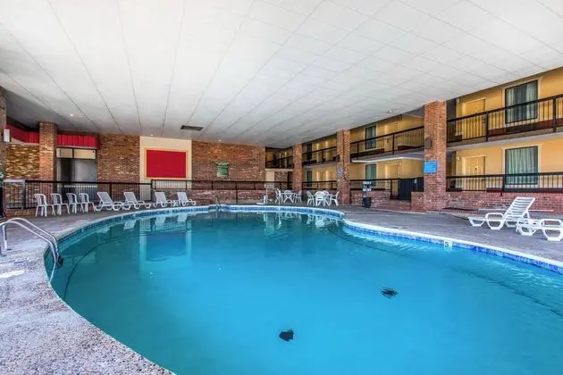 Quality Inn - Havuz