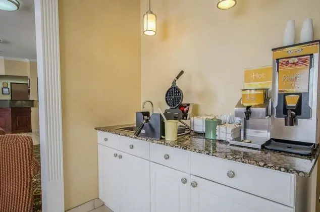 Quality Inn East Evansville