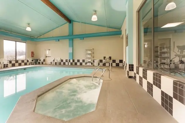 Quality Inn - Havuz