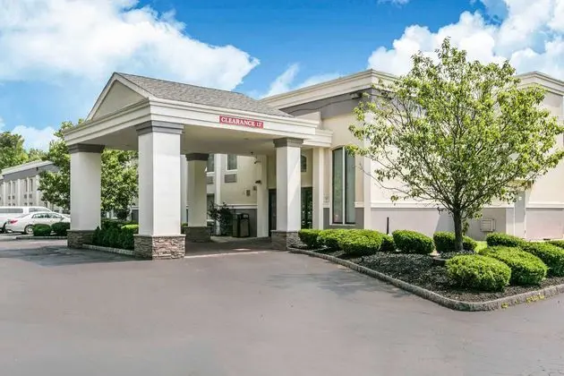 Quality Inn Fords Area