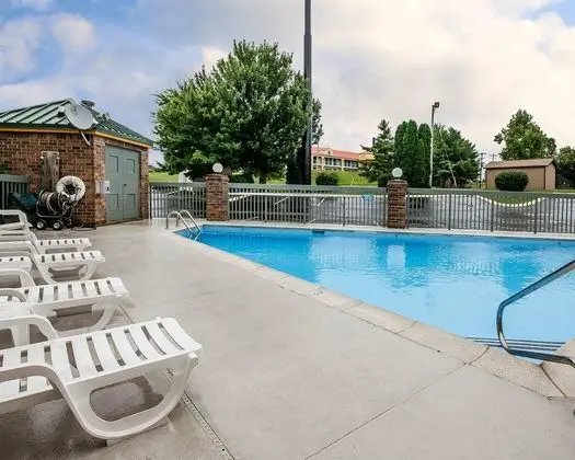 Quality Inn - Havuz