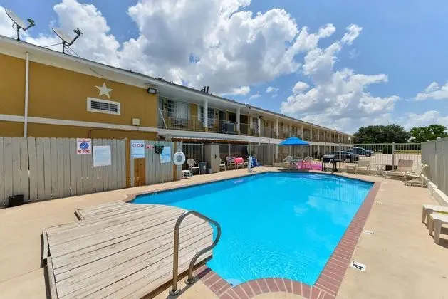 Quality Inn - Havuz