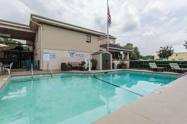 Quality Inn - Havuz
