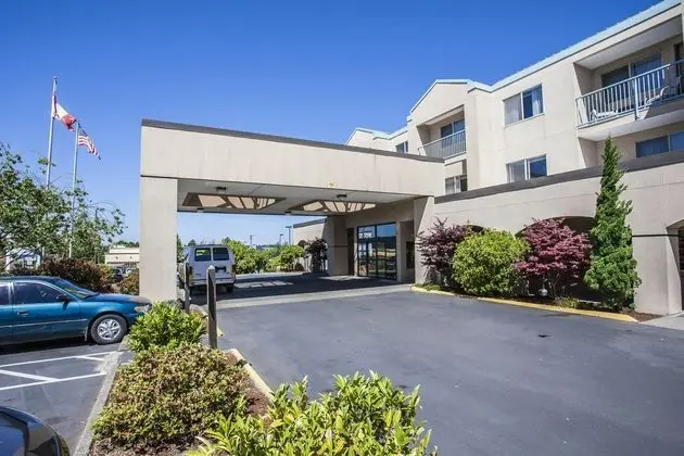 Quality Inn Grand Suites - Dış Mekan