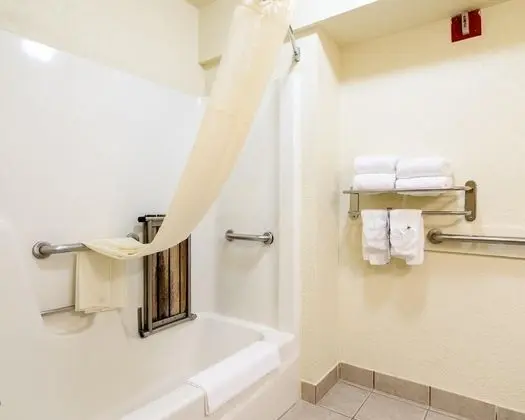 Quality Inn I-70 at Wanamaker