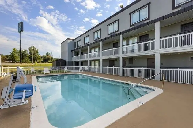 Quality Inn - Havuz