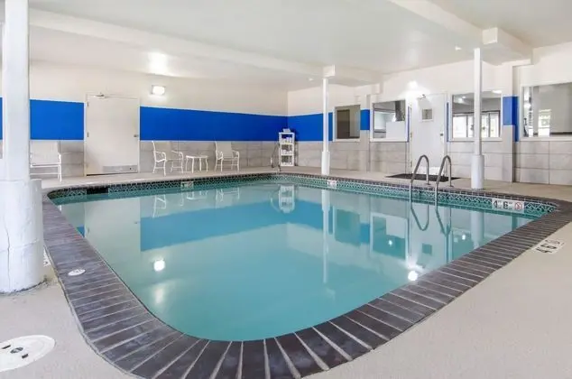 Quality Inn - Havuz