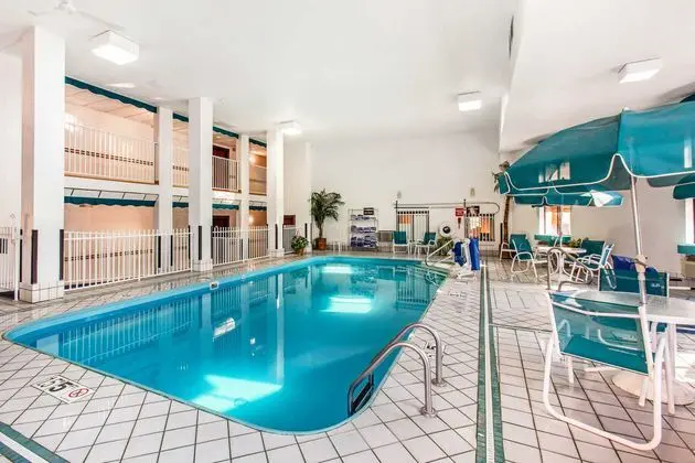 Quality Inn - Havuz