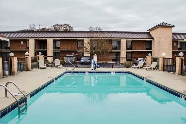 Quality Inn Kinston - Havuz