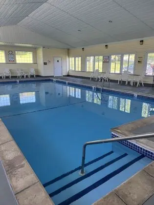 Quality Inn Lakefront - Havuz