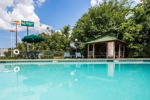 Quality Inn Madison - Havuz