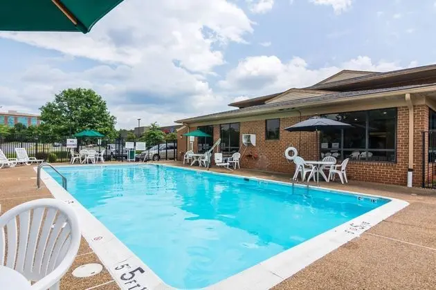 Quality Inn Manassas Area - Havuz