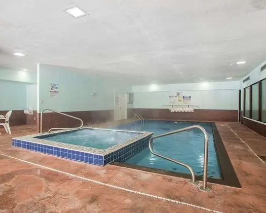 Quality Inn - Havuz
