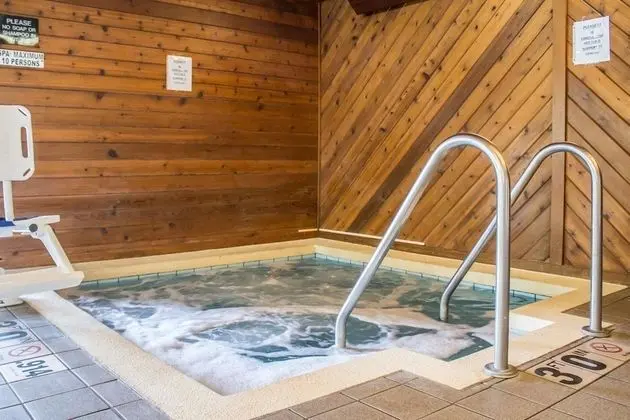 Quality Inn - Havuz