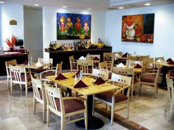 Quality Inn Monterrey La Fe