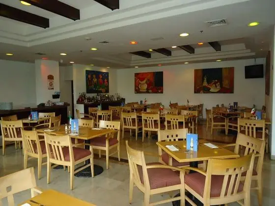 Quality Inn Monterrey La Fe - Yeme / İçme