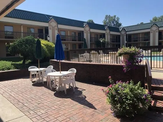 Quality Inn Morganton - Havuz
