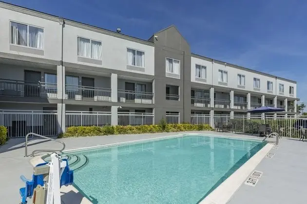 Quality Inn near Ft. Bragg - Havuz